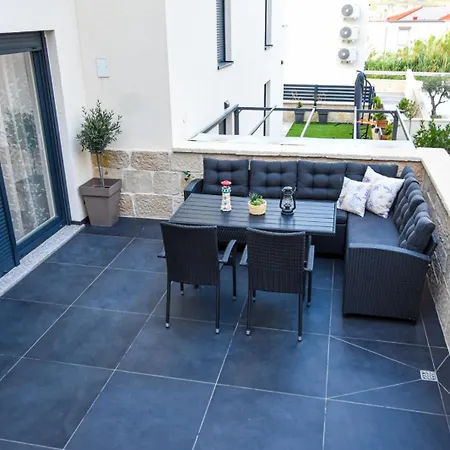 T E A Pag With Hot Tub *