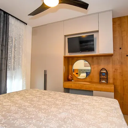 Appartamento T E A Pag With Hot Tub