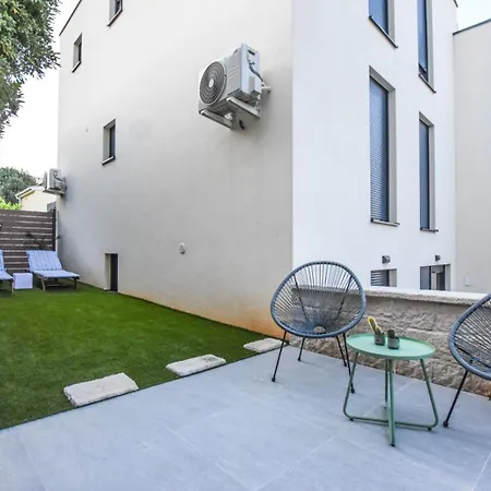 T E A Pag With Hot Tub Pag Town