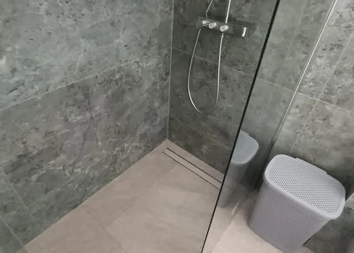 T E A Pag With Hot Tub