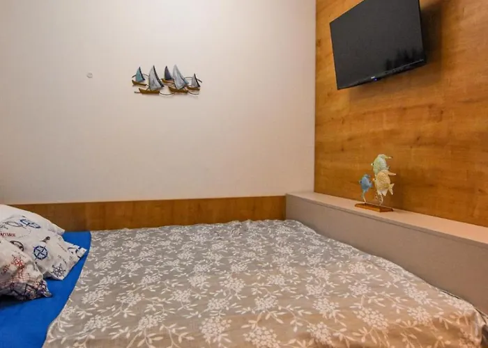 Apartment T E A Pag With Hot Tub *