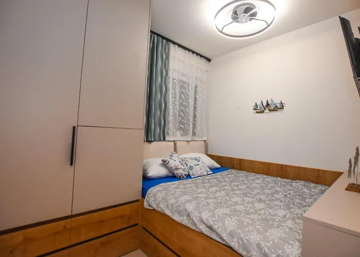 Apartment T E A Pag With Hot Tub