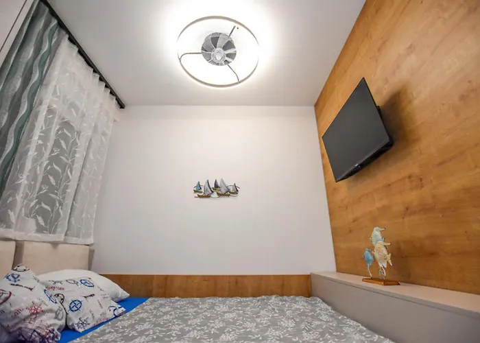 Apartment T E A Pag With Hot Tub *