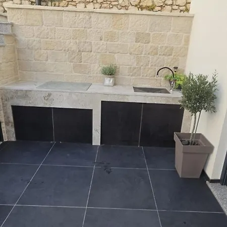 T E A Pag With Hot Tub *