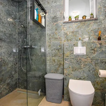 T E A Pag With Hot Tub