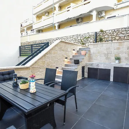 Apartmán T E A Pag With Hot Tub *