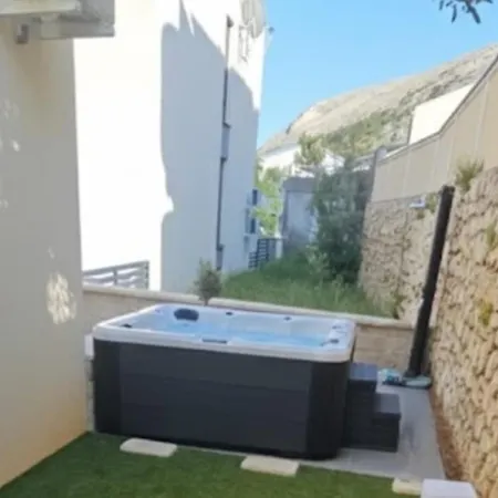 Апартаменты T E A Pag With Hot Tub *