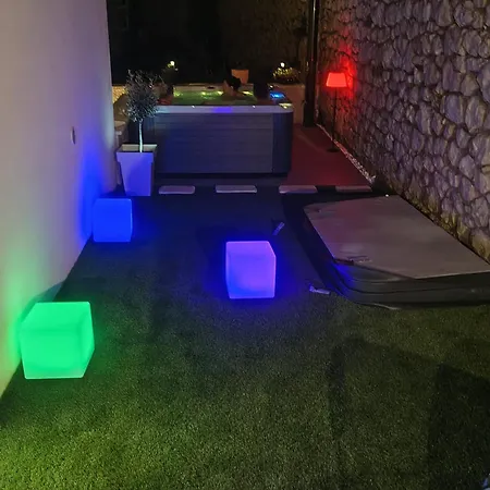T E A Pag With Hot Tub * Pag Town