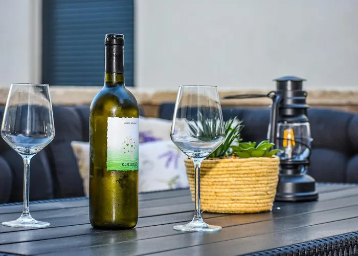 T E A Pag With Hot Tub * פג