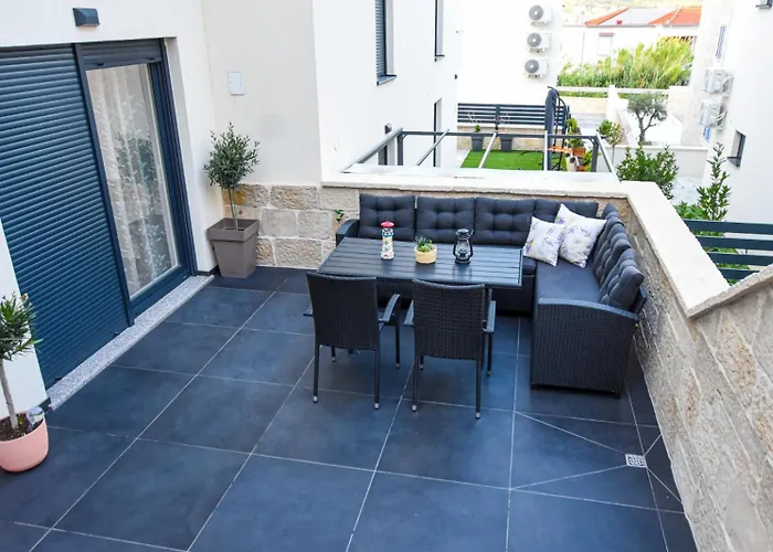 T E A Pag With Hot Tub *