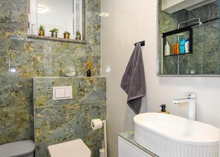 דירה T E A Pag With Hot Tub *