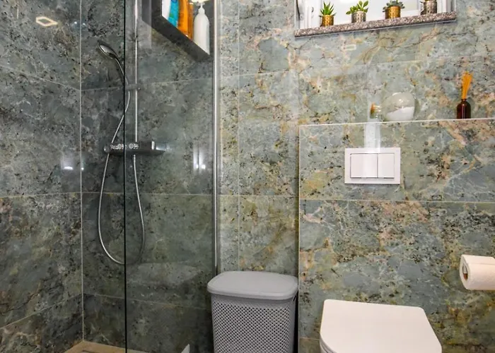 T E A Pag With Hot Tub