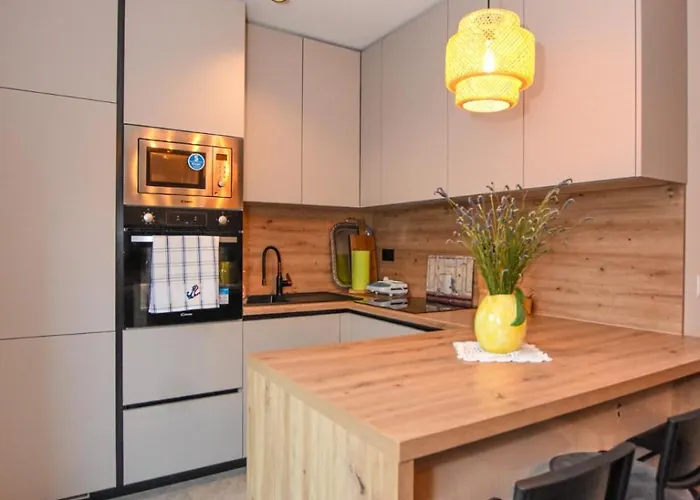 T E A Pag With Hot Tub * פג