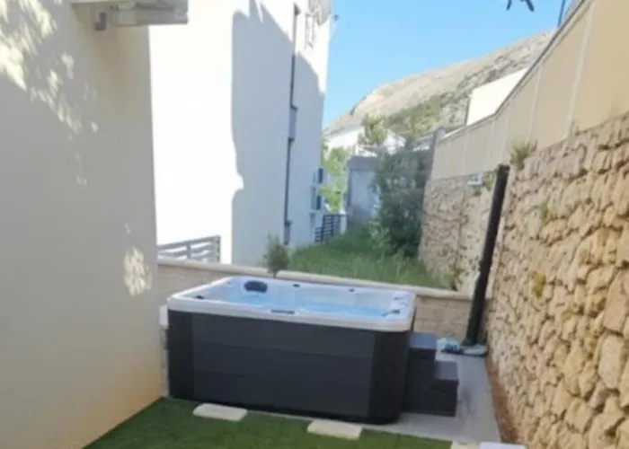 Апартаменты T E A Pag With Hot Tub *